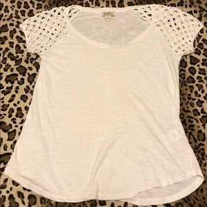 Lucky Brand White T with woven shoulders.